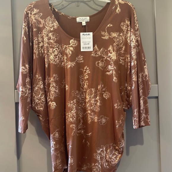 Kim & Cami Tops - 🌟3/$15. NWT KIM & Cami brown and gold floral top